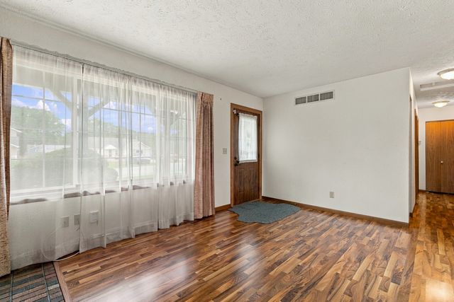 1687 35th Avenue, East Moline, IL 61244