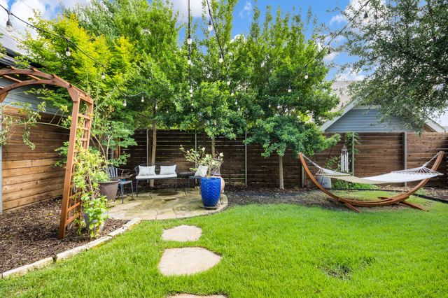 656 Bishop Heights Lane, Dallas, TX 75208