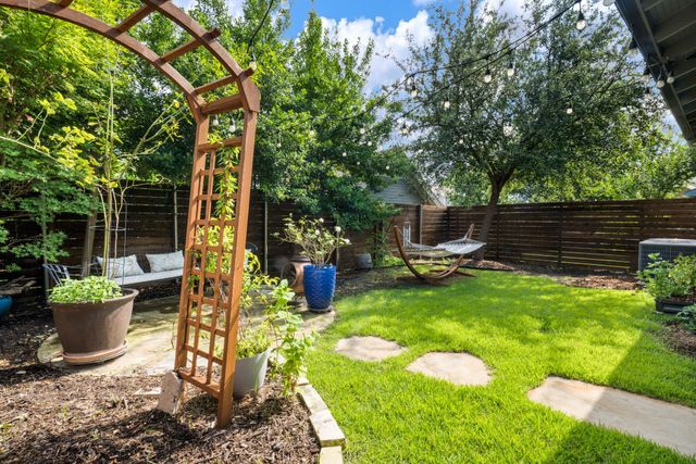 656 Bishop Heights Lane, Dallas, TX 75208