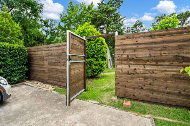 656 Bishop Heights Lane, Dallas, TX 75208