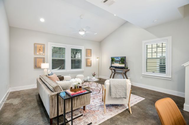 656 Bishop Heights Lane, Dallas, TX 75208