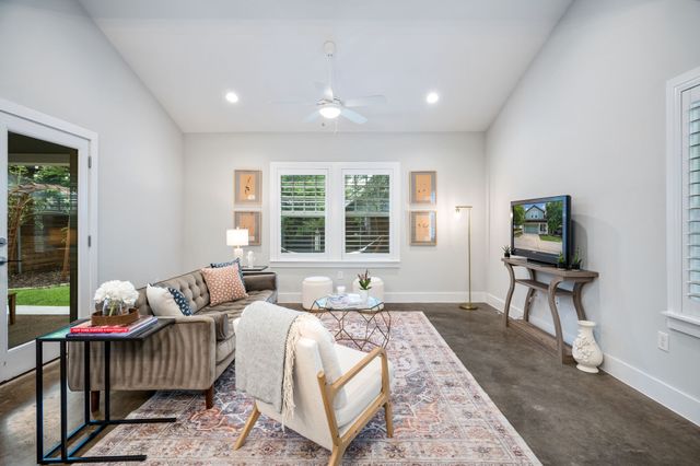 656 Bishop Heights Lane, Dallas, TX 75208