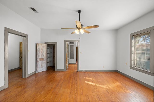 1002 N Banks Street, Caldwell, TX 77836