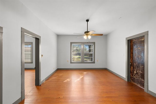 1002 N Banks Street, Caldwell, TX 77836