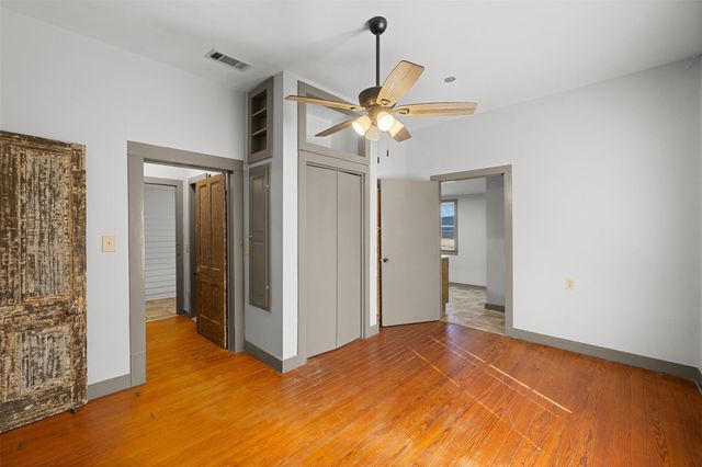 1002 N Banks Street, Caldwell, TX 77836