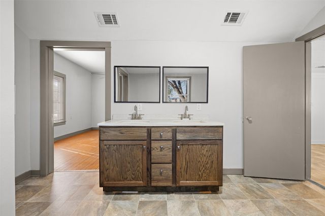 1002 N Banks Street, Caldwell, TX 77836