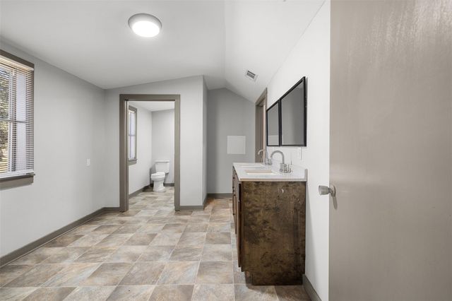 1002 N Banks Street, Caldwell, TX 77836