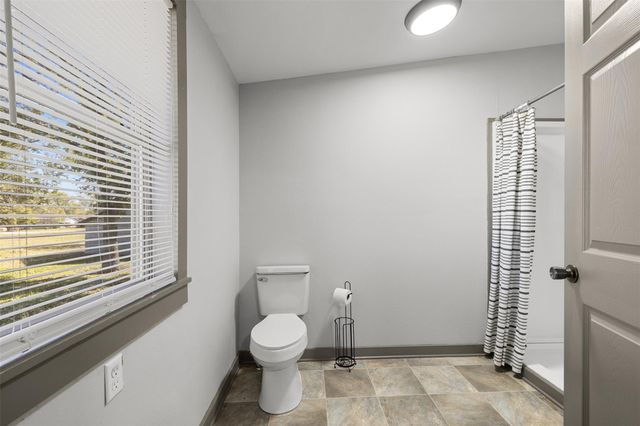 1002 N Banks Street, Caldwell, TX 77836