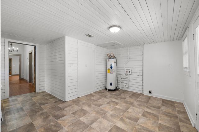 1002 N Banks Street, Caldwell, TX 77836