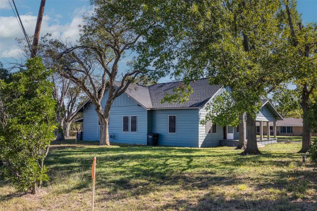 1002 N Banks Street, Caldwell, TX 77836