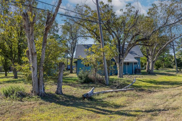 1002 N Banks Street, Caldwell, TX 77836