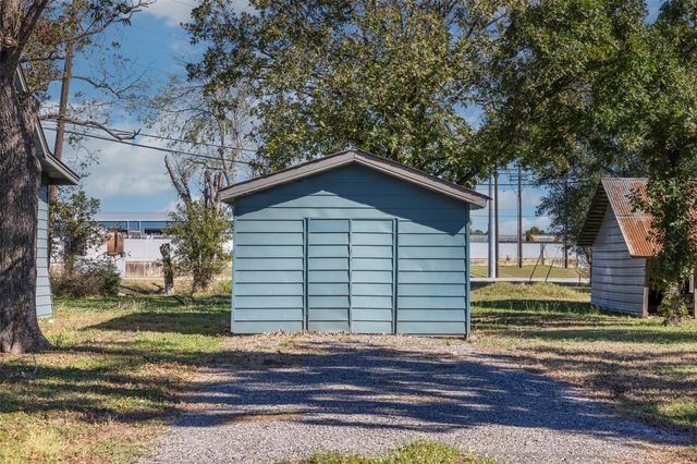 1002 N Banks Street, Caldwell, TX 77836