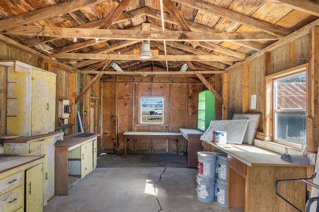 1002 N Banks Street, Caldwell, TX 77836