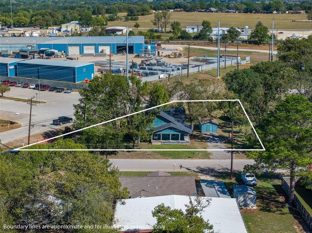 1002 N Banks Street, Caldwell, TX 77836