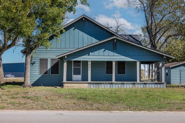 1002 N Banks Street, Caldwell, TX 77836