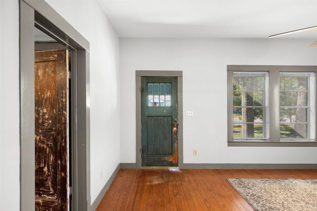 1002 N Banks Street, Caldwell, TX 77836