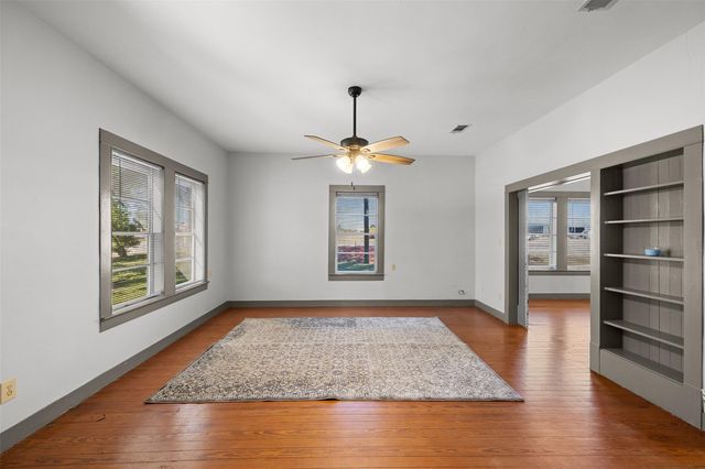 1002 N Banks Street, Caldwell, TX 77836