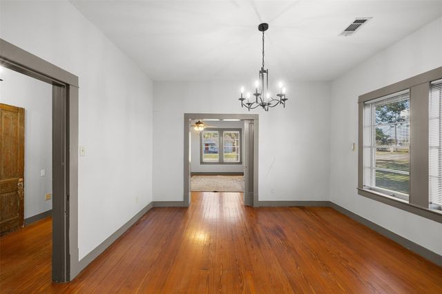 1002 N Banks Street, Caldwell, TX 77836