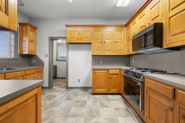 1002 N Banks Street, Caldwell, TX 77836