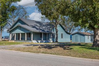 1002 N Banks Street, Caldwell, TX 77836