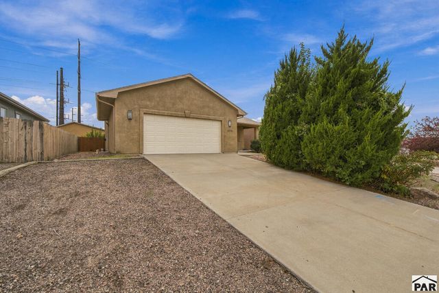 2308 Crestwood Ln, Pueblo, CO 81008