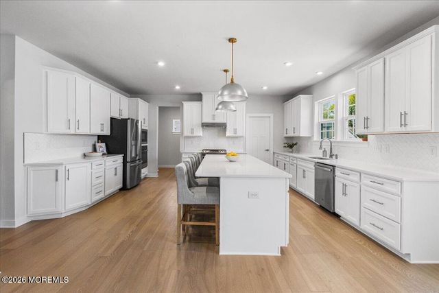 3 Annapolis Street, Farmingdale, NJ 07727