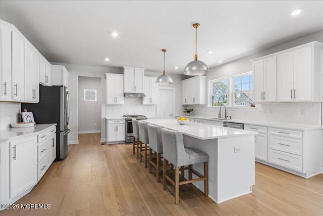 3 Annapolis Street, Farmingdale, NJ 07727