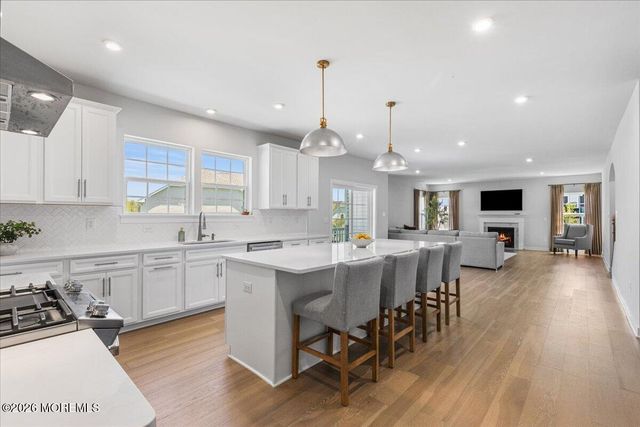 3 Annapolis Street, Farmingdale, NJ 07727