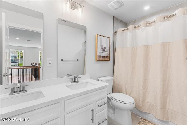 3 Annapolis Street, Farmingdale, NJ 07727