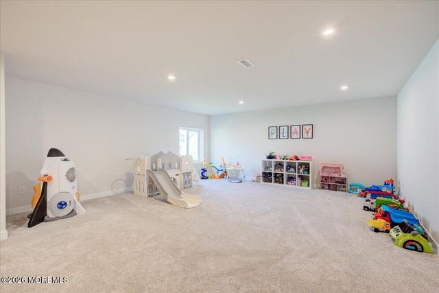 3 Annapolis Street, Farmingdale, NJ 07727