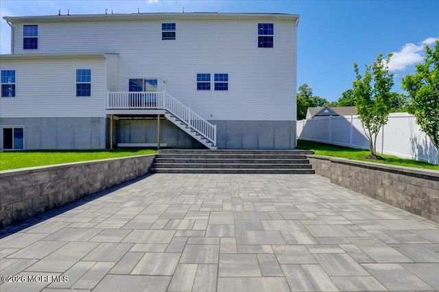 3 Annapolis Street, Farmingdale, NJ 07727
