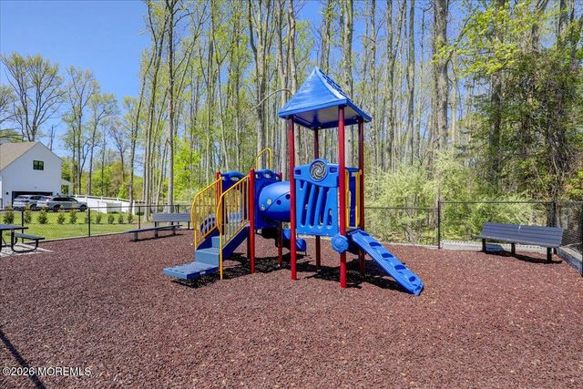 3 Annapolis Street, Farmingdale, NJ 07727