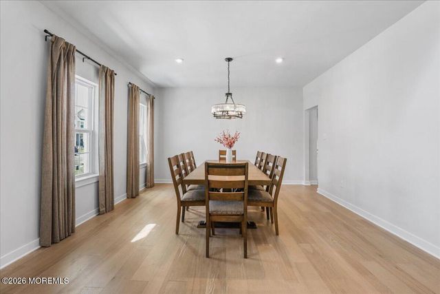 3 Annapolis Street, Farmingdale, NJ 07727