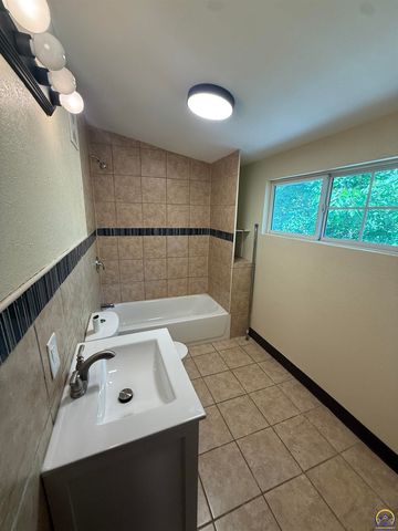 206 SW Kendall AVE, Topeka, KS 66606
