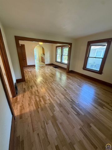 206 SW Kendall AVE, Topeka, KS 66606