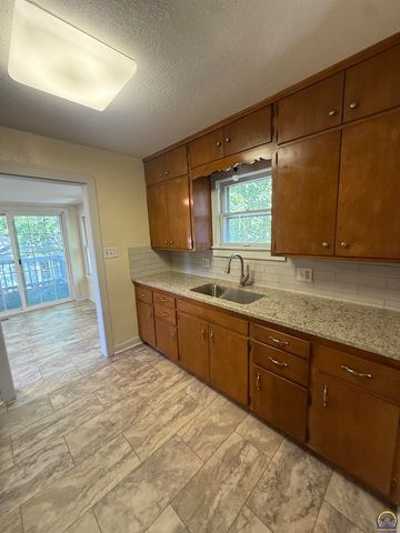 206 SW Kendall AVE, Topeka, KS 66606