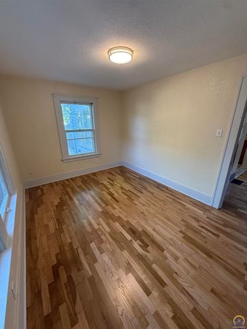 206 SW Kendall AVE, Topeka, KS 66606