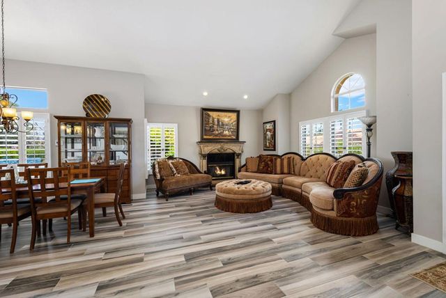 230 Augusta, Palm Desert, CA 92211