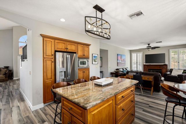 230 Augusta, Palm Desert, CA 92211