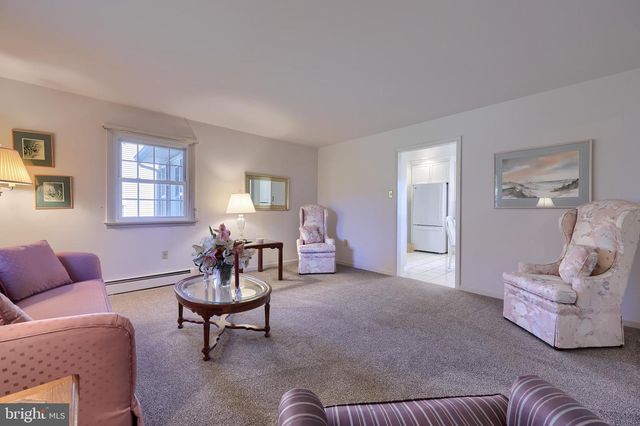 1821 SANTA BARBARA DR, Lancaster, PA 17601