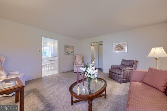 1821 SANTA BARBARA DR, Lancaster, PA 17601