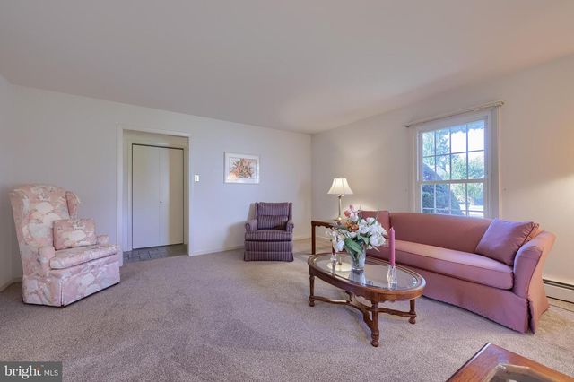 1821 SANTA BARBARA DR, Lancaster, PA 17601