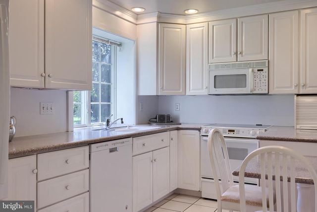 1821 SANTA BARBARA DR, Lancaster, PA 17601