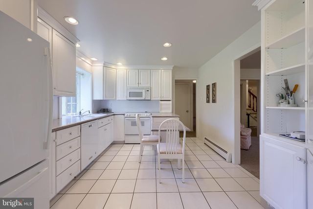 1821 SANTA BARBARA DR, Lancaster, PA 17601