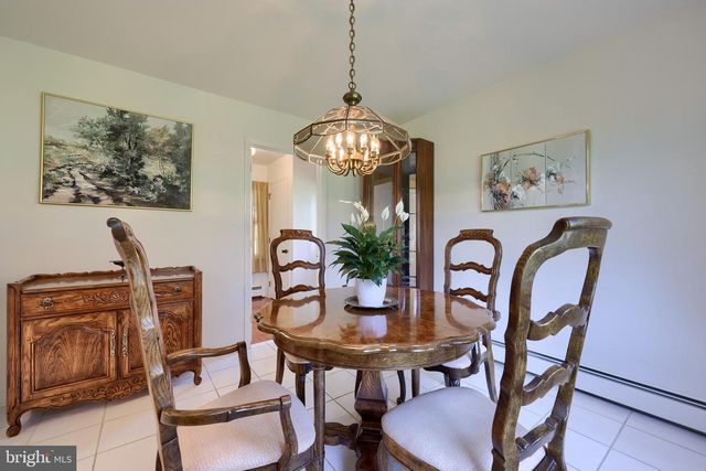 1821 SANTA BARBARA DR, Lancaster, PA 17601