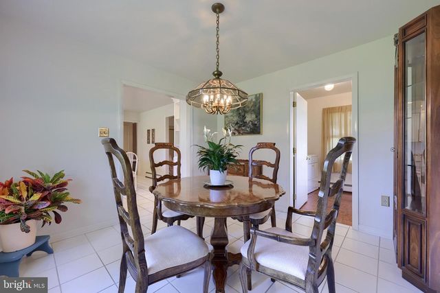 1821 SANTA BARBARA DR, Lancaster, PA 17601