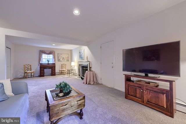 1821 SANTA BARBARA DR, Lancaster, PA 17601