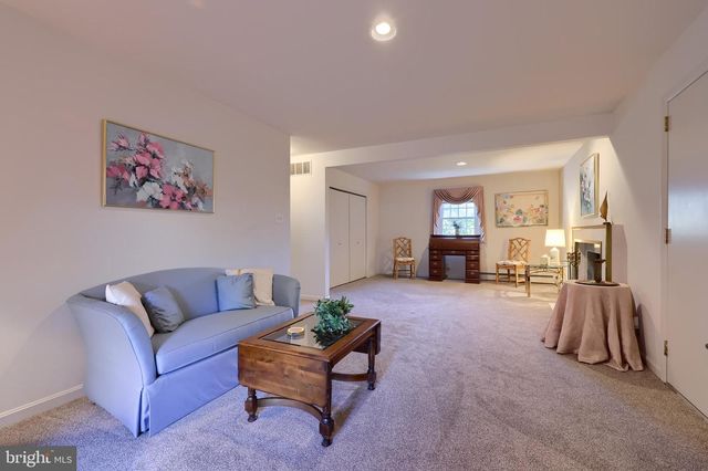 1821 SANTA BARBARA DR, Lancaster, PA 17601