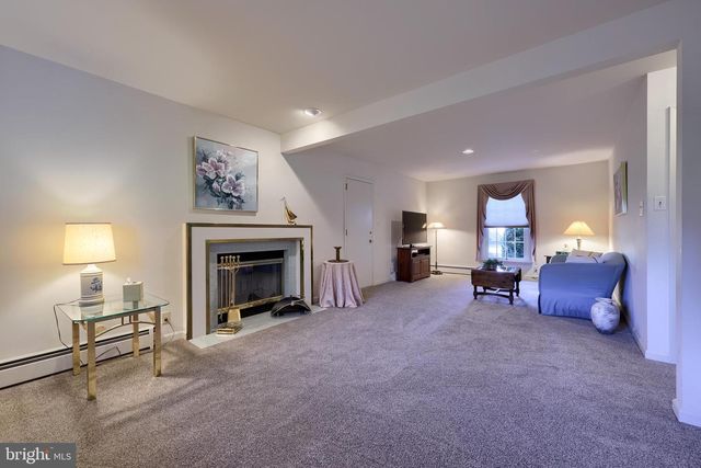 1821 SANTA BARBARA DR, Lancaster, PA 17601