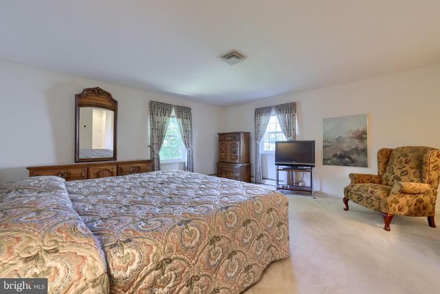 1821 SANTA BARBARA DR, Lancaster, PA 17601